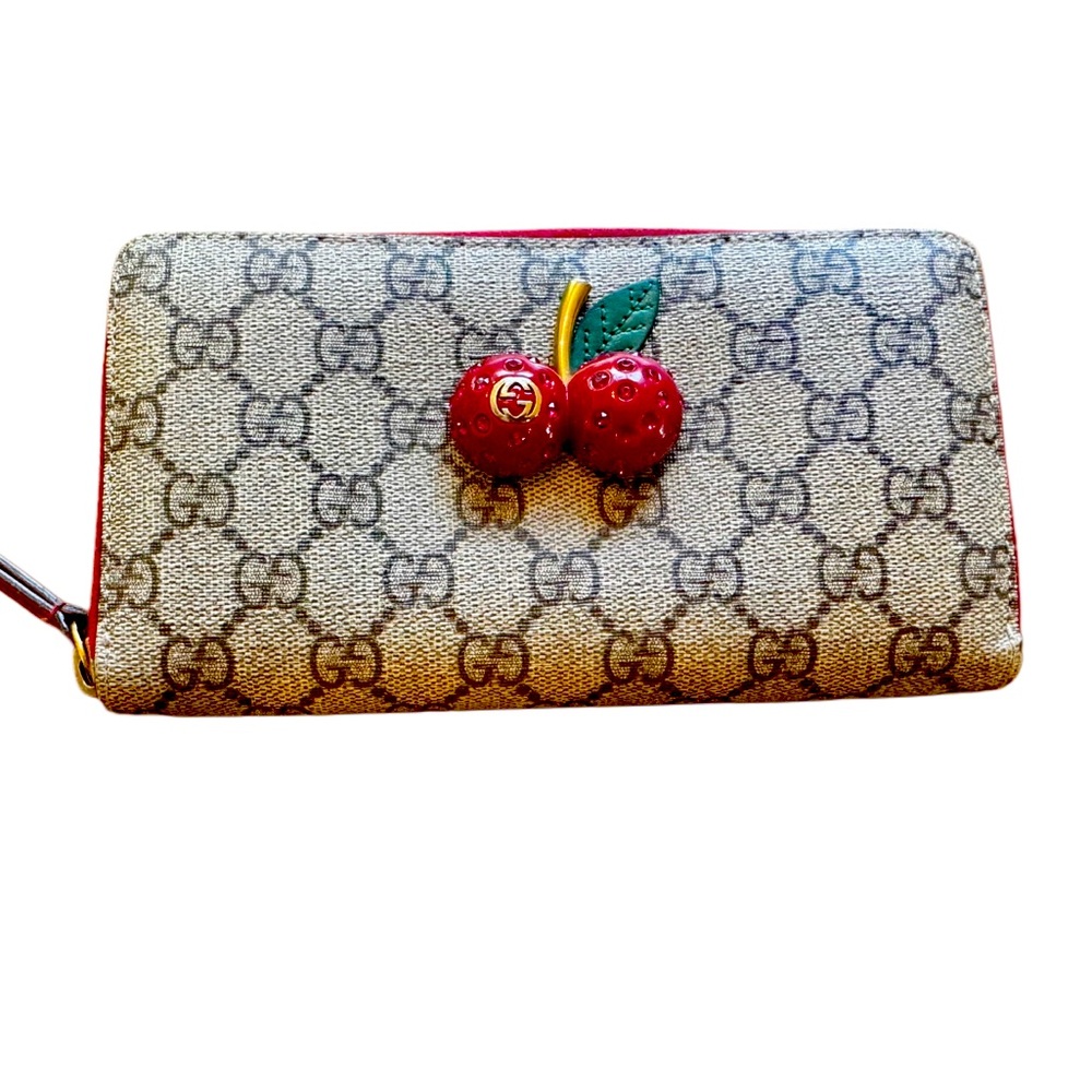 🍒Gucci GG Canvas Wallet with Cherry Accent🍒